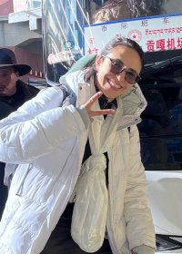 Traveler photo: At Lhasa Gonggar International Airport in Tibet, our guest joyfully captures travel moments upon arrival. (December 2025)