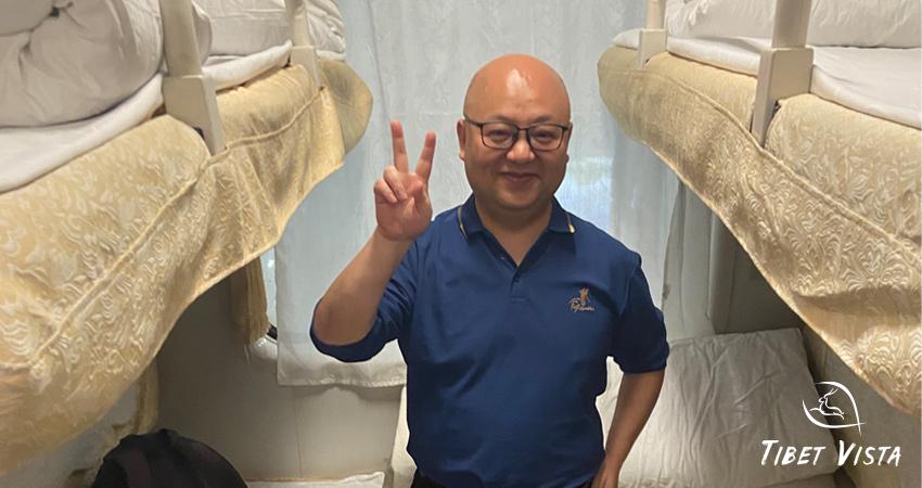 Board the scenic Tibet train from Chongqing to Lhasa