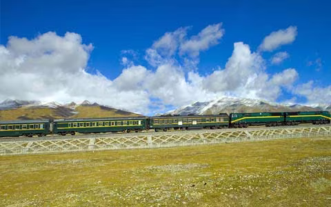 12 Days Chengdu Lhasa Namtso Everest Base Camp Tour by Tibet Train 