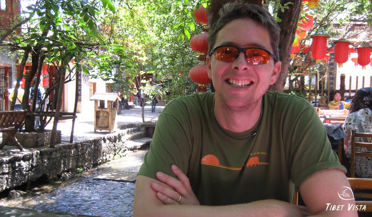 enjoy exploring lijiang old town