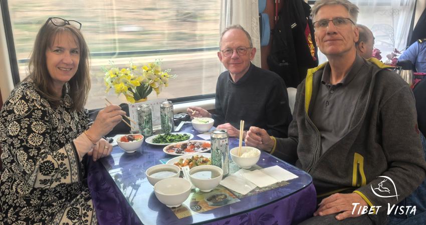 Enjoy the tasty food at the dining car on the Beijing to Lhasa train