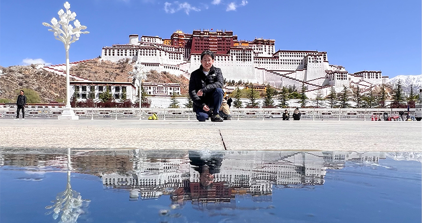 Gray review visit Potala Palace