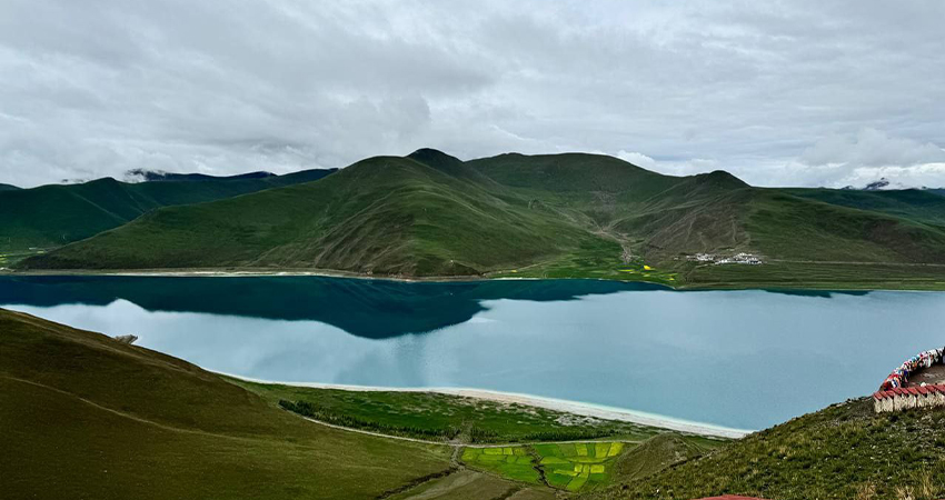 Yamdrok Lake