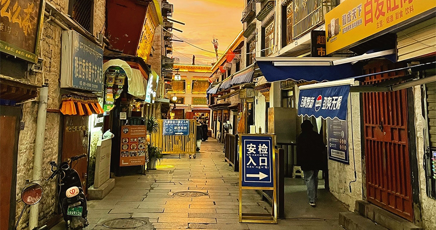 Vibrant Tibetan Street