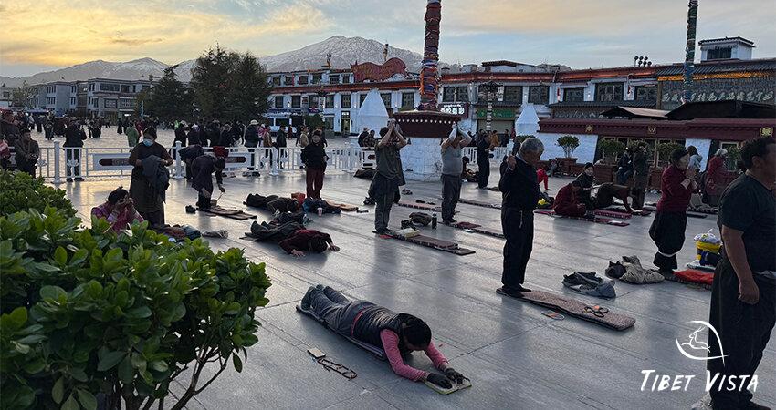 Pilgrims prostrating themselves on Barkhor Street.