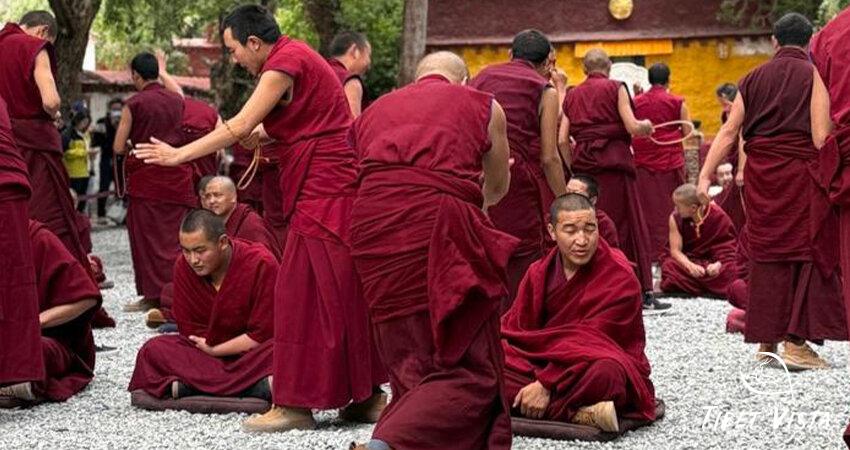 Sera Monastery monk debate