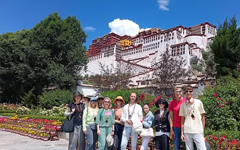 13 Days Shanghai Chengdu Lhasa EBC Tour by Train