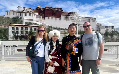 14 Days Shanghai Chengdu Lhasa Xi’an Beijing Tour with Tibet Train Experience