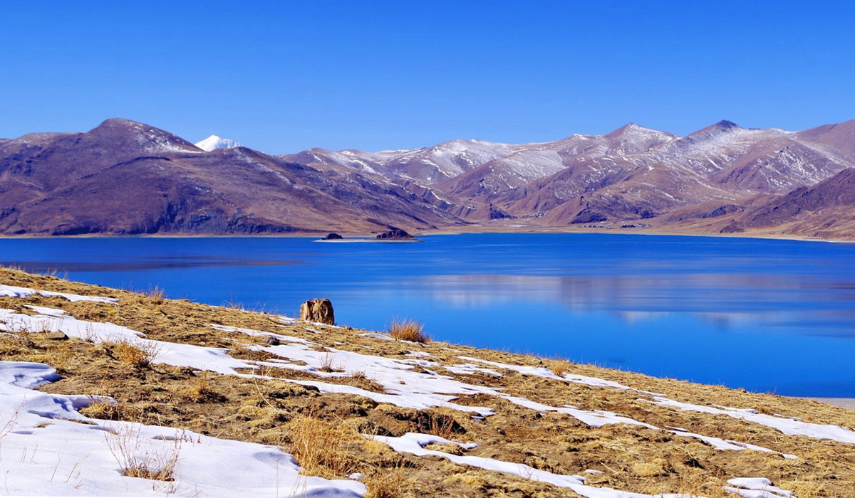 Blue lake in winter Tibet