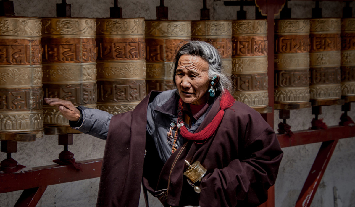 Meet Tibetan local pilgrim in a winter tour