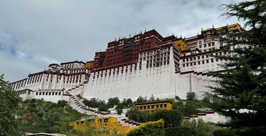 Through Peaks and Valleys: My 7-Day Journey from Lhasa to Kathmandu with Tibet Vista