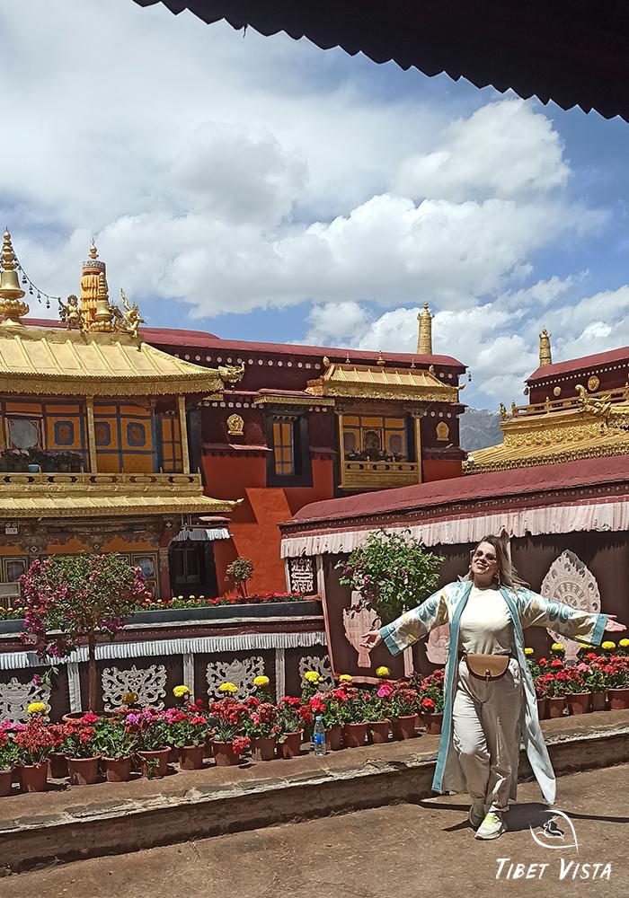 Visit Lhasa Johang Temple.