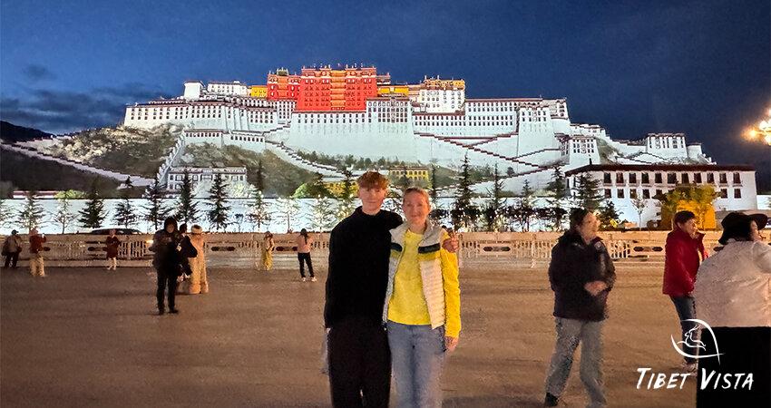 Visit Potala Palace with family at night.