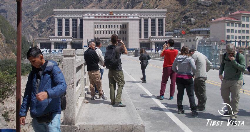Wait for Gyirong border crossing.