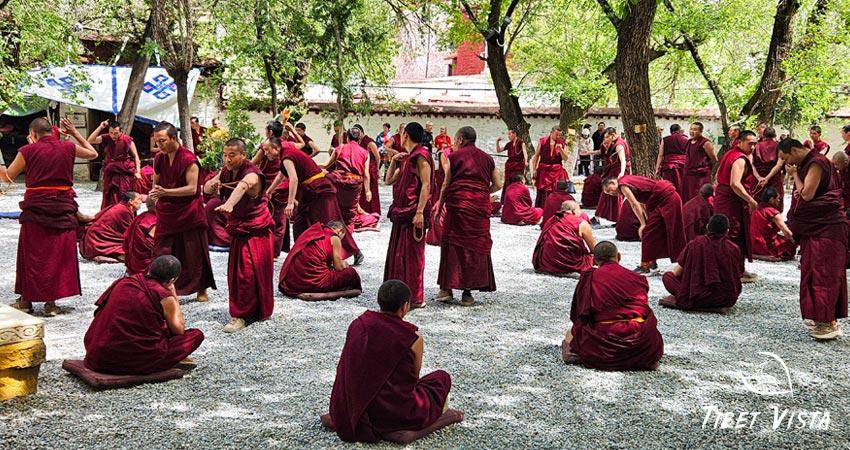 Watch dramatic Tibetan monk debates in Sera Monastery