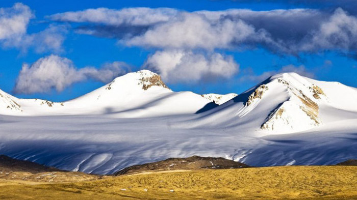 Nyenchen Tanglha Mountains